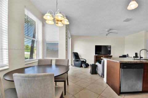 Villa ou maison à louer à Coral Springs, Floride: 4 chambres, 191.29 m2 № 1946843 - photo 17