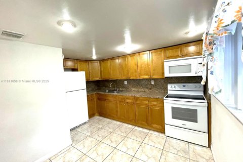 Copropriété à vendre à Hialeah, Floride: 2 chambres, 71.63 m2 № 1922263 - photo 4