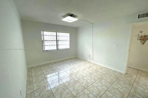 Copropriété à vendre à Hialeah, Floride: 2 chambres, 71.63 m2 № 1922263 - photo 8