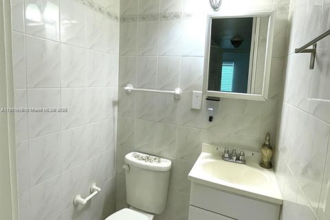 Copropriété à vendre à Hialeah, Floride: 2 chambres, 71.63 m2 № 1922263 - photo 7