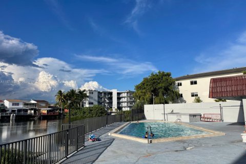 Copropriété à vendre à Hialeah, Floride: 2 chambres, 71.63 m2 № 1922263 - photo 17