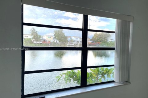 Copropriété à vendre à Hialeah, Floride: 2 chambres, 71.63 m2 № 1922263 - photo 10