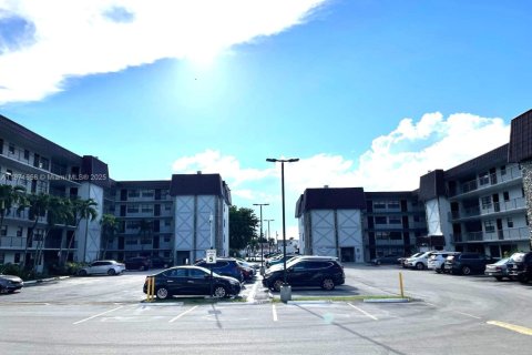Copropriété à vendre à Hialeah, Floride: 2 chambres, 71.63 m2 № 1922263 - photo 20