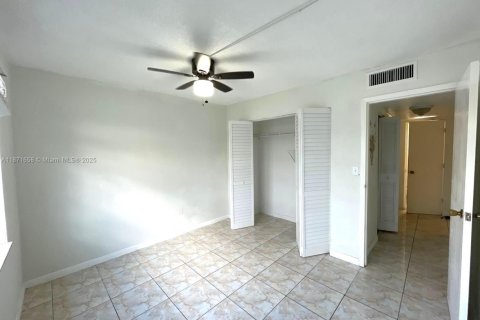 Copropriété à vendre à Hialeah, Floride: 2 chambres, 71.63 m2 № 1922263 - photo 14