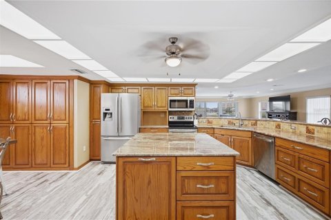 Villa ou maison à vendre à New Port Richey, Floride: 5 chambres, 327.57 m2 № 2398528 - photo 11