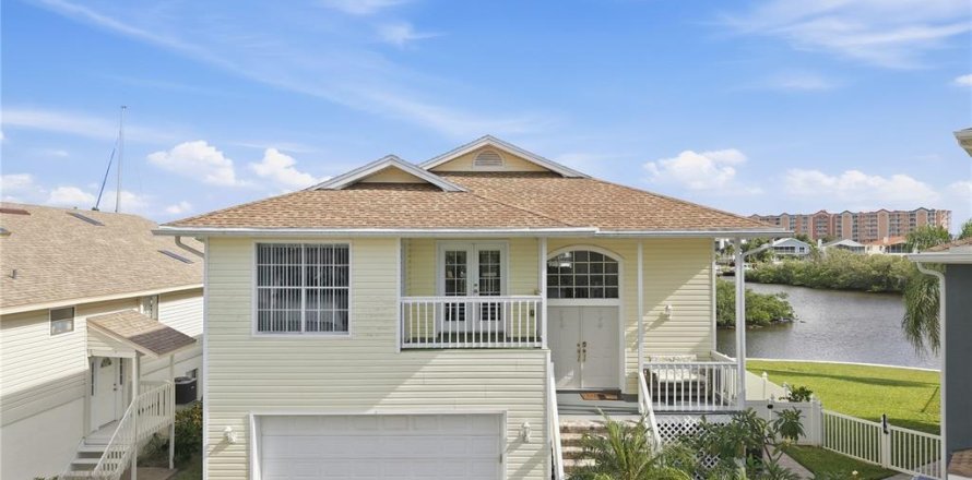 Villa ou maison à New Port Richey, Floride 5 chambres, 327.57 m2 № 2398528