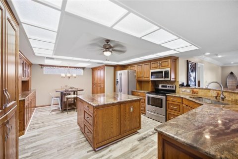 Villa ou maison à vendre à New Port Richey, Floride: 5 chambres, 327.57 m2 № 2398528 - photo 18