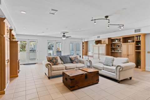 House in Ocala, Florida 5 bedrooms, 579.15 sq.m. № 2099052 - photo 18