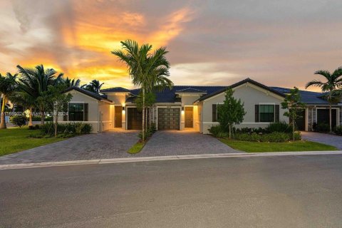House in Delray Beach, Florida 3 bedrooms, 135.27 sq.m. № 1377280 - photo 1