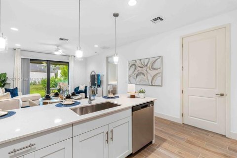 House in Delray Beach, Florida 3 bedrooms, 135.27 sq.m. № 1377280 - photo 8
