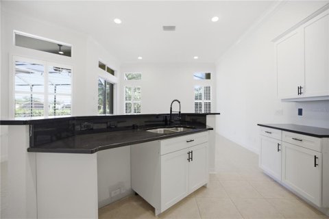 House in Sarasota, Florida 4 bedrooms, 235.41 sq.m. № 2116960 - photo 8