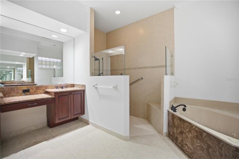 House in Sarasota, Florida 4 bedrooms, 235.41 sq.m. № 2116960 - photo 24
