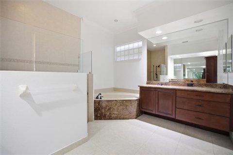 House in Sarasota, Florida 4 bedrooms, 235.41 sq.m. № 2116960 - photo 19