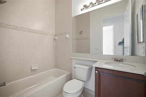 House in Sarasota, Florida 4 bedrooms, 235.41 sq.m. № 2116960 - photo 22