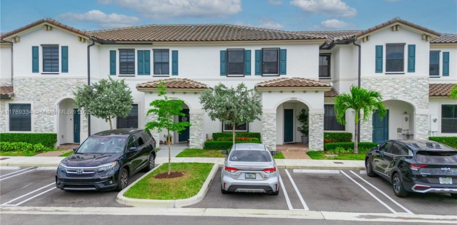 Adosado en Homestead, Florida 3 dormitorios, 149.76 m2 № 1938555