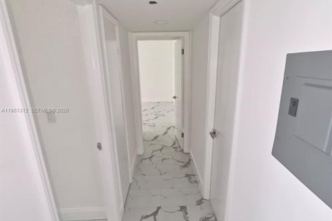Copropriété à vendre à North Miami Beach, Floride: 2 chambres, 101.64 m2 № 2046883 - photo 5
