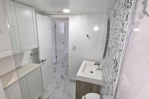 Copropriété à vendre à North Miami Beach, Floride: 2 chambres, 101.64 m2 № 2046883 - photo 7