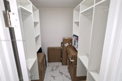 Copropriété à vendre à North Miami Beach, Floride: 2 chambres, 101.64 m2 № 2046883 - photo 8