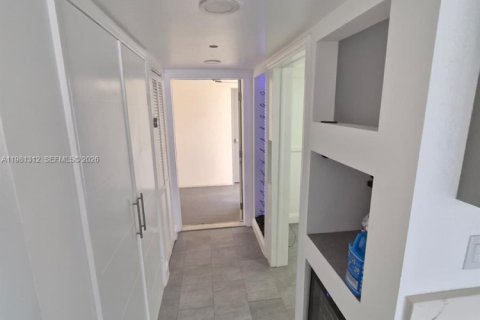 Copropriété à vendre à North Miami Beach, Floride: 2 chambres, 101.64 m2 № 2046883 - photo 14