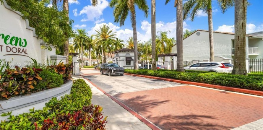Condominio en Doral, Florida, 1 dormitorio  № 2058640