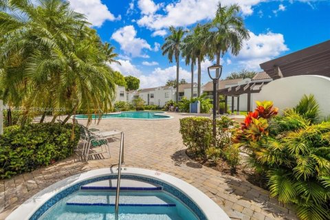 Condominio en alquiler en Doral, Florida, 1 dormitorio, 84.26 m2 № 2058640 - foto 2