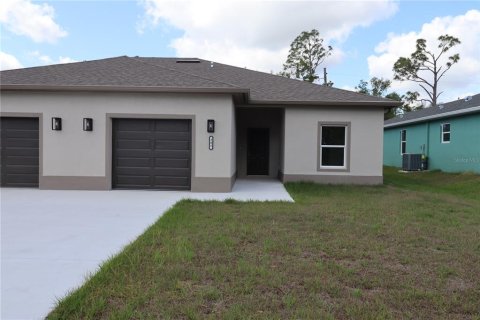 Apartamento en alquiler en Port Charlotte, Florida, 3 dormitorios, 102.19 m2 № 1722545 - foto 1