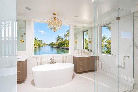 House in Bradenton, Florida 4 bedrooms, 278.71 sq.m. № 2421947 - photo 11