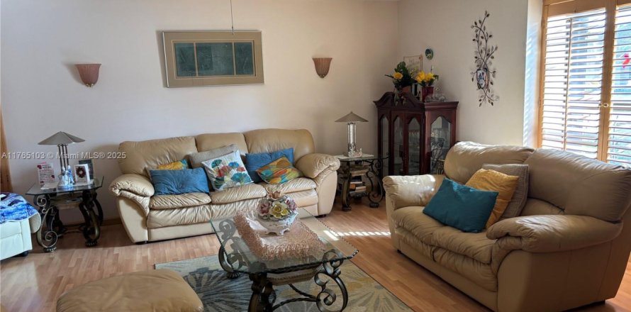 Casa en Lauderhill, Florida 3 dormitorios, 177.63 m2 № 1933601