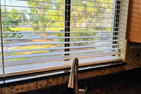 Condo in Maitland, Florida, 2 bedrooms  № 2200404 - photo 24