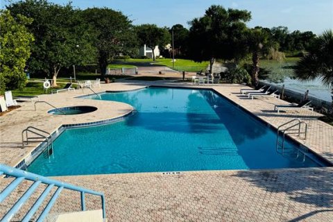 Condo in Maitland, Florida, 2 bedrooms  № 2200404 - photo 14