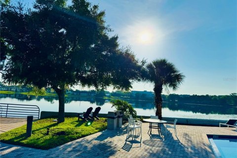 Condo in Maitland, Florida, 2 bedrooms  № 2200404 - photo 8