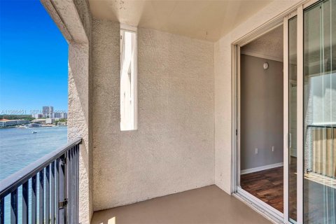 Copropriété à louer à Sunny Isles Beach, Floride: 2 chambres, 95.13 m2 № 2048346 - photo 18