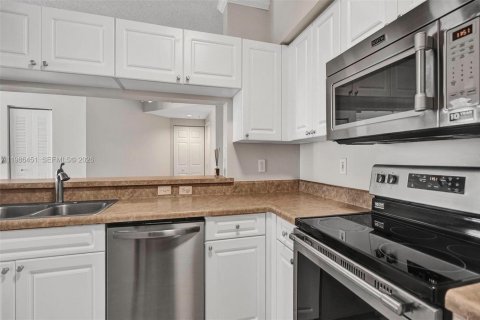 Copropriété à louer à Sunny Isles Beach, Floride: 2 chambres, 95.13 m2 № 2048346 - photo 11