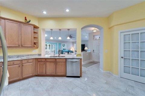 Condo in Sun City Center, Florida, 2 bedrooms  № 1561000 - photo 20