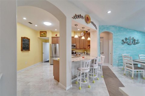 Condo in Sun City Center, Florida, 2 bedrooms  № 1561000 - photo 16
