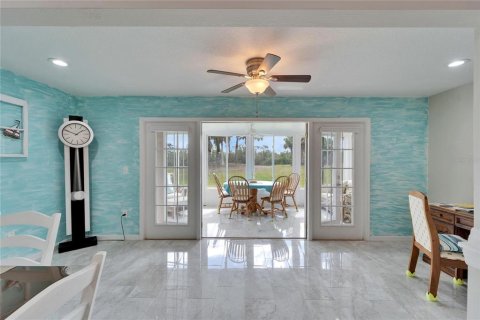 Condo in Sun City Center, Florida, 2 bedrooms  № 1561000 - photo 15