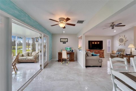Condo in Sun City Center, Florida, 2 bedrooms  № 1561000 - photo 12