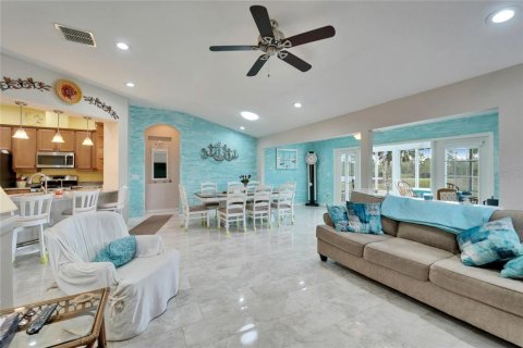 Condo in Sun City Center, Florida, 2 bedrooms  № 1561000 - photo 6