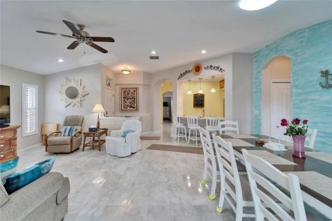 Condo in Sun City Center, Florida, 2 bedrooms  № 1561000 - photo 9