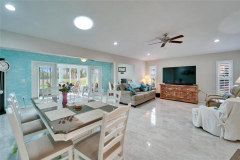Condo in Sun City Center, Florida, 2 bedrooms  № 1561000 - photo 7