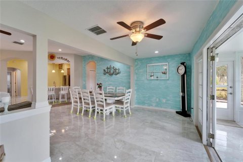 Condo in Sun City Center, Florida, 2 bedrooms  № 1561000 - photo 11