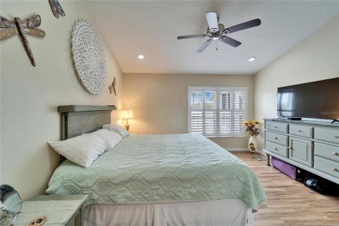 Condo in Sun City Center, Florida, 2 bedrooms  № 1561000 - photo 25