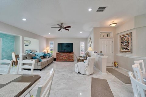 Condo in Sun City Center, Florida, 2 bedrooms  № 1561000 - photo 13