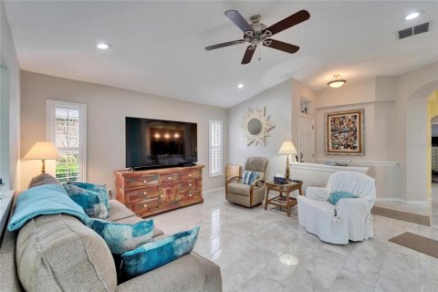 Condo in Sun City Center, Florida, 2 bedrooms  № 1561000 - photo 14