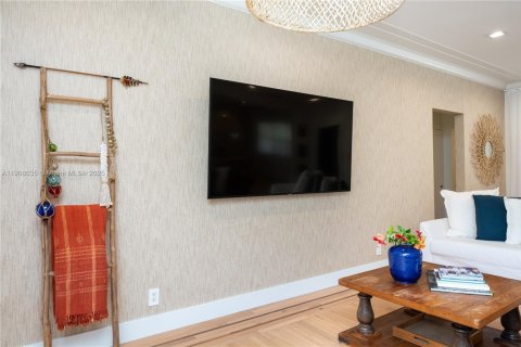 House in Miami, Florida 3 bedrooms, 170.94 sq.m. № 1967748 - photo 16