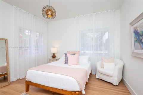 House in Miami, Florida 3 bedrooms, 170.94 sq.m. № 1967748 - photo 18