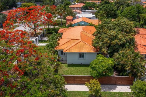 House in Miami, Florida 3 bedrooms, 170.94 sq.m. № 1967748 - photo 5