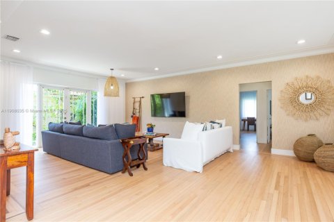 House in Miami, Florida 3 bedrooms, 170.94 sq.m. № 1967748 - photo 14