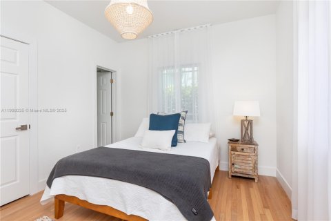 House in Miami, Florida 3 bedrooms, 170.94 sq.m. № 1967748 - photo 9