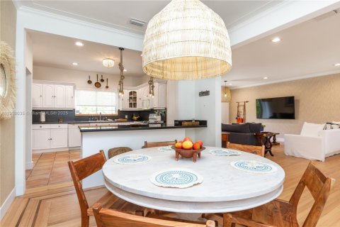 House in Miami, Florida 3 bedrooms, 170.94 sq.m. № 1967748 - photo 22